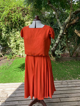 Charger l'image dans la galerie, Commande spéciale en modèle unique - haut réversible en viscose Ecovero et dentelle