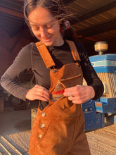 Charger l'image dans la galerie, Commande spéciale réalisée en modèle unique - salopette femme en velours cognac doublée en laine