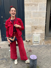 Charger l'image dans la galerie, Commande spéciale en modèle unique - pantalon évasé taille haute ultra galbant - velours côtelé rouge et doublure polaire