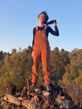 Charger l'image dans la galerie, Commande spéciale réalisée en modèle unique - salopette femme en velours cognac doublée en laine