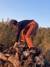 Charger l'image dans la galerie, Commande spéciale réalisée en modèle unique - salopette femme en velours cognac doublée en laine