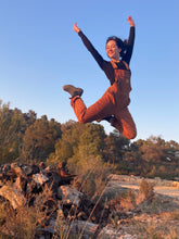 Charger l'image dans la galerie, Commande spéciale réalisée en modèle unique - salopette femme en velours cognac doublée en laine