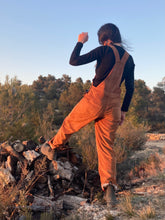 Charger l'image dans la galerie, Commande spéciale réalisée en modèle unique - salopette femme en velours cognac doublée en laine