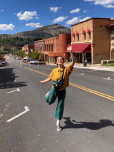 Charger l'image dans la galerie, Sac banane XXL - gabardine de coton vert forêt / zip double curseur blanc et doré