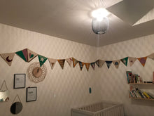 Charger l'image dans la galerie, Commande spéciale en modèle unique - guirlande à fanions personnalisée - chutes de tissu 100% récup