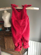 Charger l'image dans la galerie, Commande spéciale en modèle unique - Salopette bébé - velours côtelé rouge
