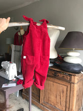 Charger l'image dans la galerie, Commande spéciale en modèle unique - Salopette bébé - velours côtelé rouge