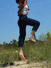 Charger l'image dans la galerie, ÉPUISÉ - Jean "mom" taille haute à finitions dorées