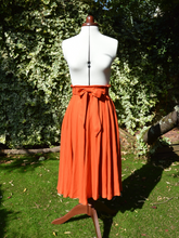 Charger l'image dans la galerie, Jupe cercle mi-longue - taille semi-mesure fabriquée sur commande - tissu de votre choix (à valider avec moi au préalable)