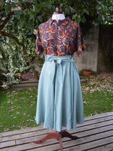Charger l'image dans la galerie, Jupe cercle mi-longue - taille semi-mesure fabriquée sur commande - tissu de votre choix (à valider avec moi au préalable)