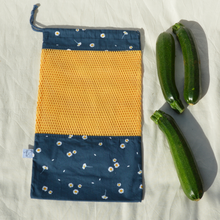 Charger l'image dans la galerie, Sac à vrac 100% coton bio - TAILLE L - motif marguerites bleu marine #1