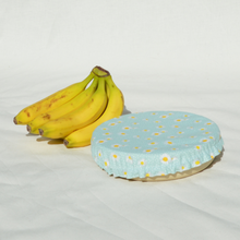 Charger l'image dans la galerie, Couvre-plat lavable en coton bio - TAILLE M - motif pâquerettes