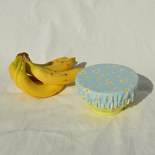 Charger l'image dans la galerie, Couvre-plat lavable en coton bio - TAILLE S - motif pâquerettes