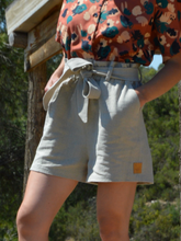Charger l'image dans la galerie, Short paperbag 100% fait main - lin lavé fabriqué en France - coloris beige
