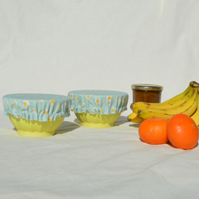 Charger l'image dans la galerie, Lot de 2 couvre-plats lavables en coton bio - TAILLE S - motif pâquerettes