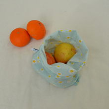 Charger l'image dans la galerie, EN STOCK Lot de 2 sacs à vrac / pochons de rangement 100% coton bio - TAILLES S - motif pâquerettes