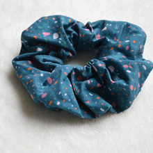 Charger l'image dans la galerie, EN STOCK Chouchou adulte en coton BIO #4 (bleu à pois multicolores)