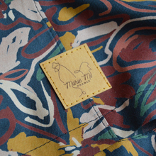 Charger l'image dans la galerie, Réalisé sur commande - Lot short+chemise 100% fait main - twill de viscose éco-responsable certifié Ecovero™ - iris sur fond bleu marine