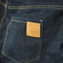 Charger l'image dans la galerie, ÉPUISÉ - Jean "mom" taille haute à finitions dorées