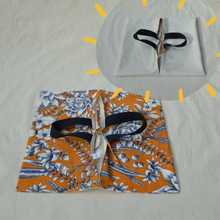 Charger l'image dans la galerie, Sac à tarte à fleurs XXL bleues et moutarde / intérieur écru