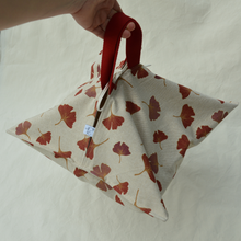 Charger l'image dans la galerie, Sac à tarte écru à feuilles de ginkgo rouge bordeaux / intérieur écru