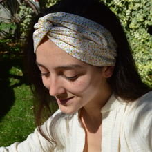 Charger l'image dans la galerie, EN STOCK Headband ajustable en COTON BIO - petites fleurs roses et jaunes sur fond blanc