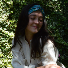 Charger l'image dans la galerie, EN STOCK Headband ajustable en COTON BIO - petites fleurs roses et jaunes sur fond bleu canard