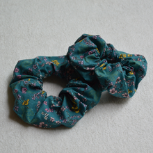 Charger l'image dans la galerie, Lot de 2 chouchous adultes - coton bleu canard à fleurs #10 BIO