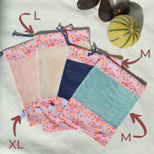 Charger l'image dans la galerie, EN STOCK Lot de 4 sacs à vrac / pochons de rangement 100% coton bio - TAILLES M/L/XL - motif fleurs roses #1