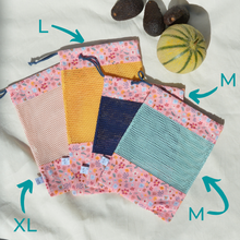Charger l'image dans la galerie, EN STOCK Lot de 4 sacs à vrac / pochons de rangement 100% coton bio - TAILLES M/L/XL - motif fleurs roses #2