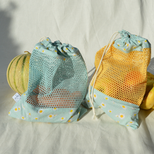 Charger l'image dans la galerie, EN STOCK Lot de 2 sacs à vrac / pochons de rangement 100% coton bio - TAILLES M - motif pâquerettes