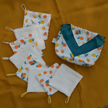 Charger l'image dans la galerie, EN STOCK 8 lingettes démaquillantes lavables + pochon de rangement en coton bio et éponge en bambou bio - motif citrons et oranges #1