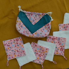 Charger l'image dans la galerie, EN STOCK 8 lingettes démaquillantes lavables + pochon de rangement en coton bio et éponge en bambou bio - motif fleurs roses