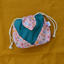 Charger l'image dans la galerie, EN STOCK 8 lingettes démaquillantes lavables + pochon de rangement en coton bio et éponge en bambou bio - motif fleurs roses