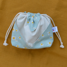 Charger l'image dans la galerie, EN STOCK 8 lingettes démaquillantes lavables + pochon de rangement en coton bio et éponge en bambou bio - motif pâquerettes #1