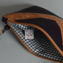 Charger l'image dans la galerie, 2 EXEMPLAIRES EN STOCK Pochette Victoire bleu marine et liège