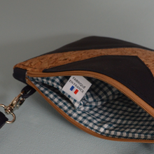 Charger l'image dans la galerie, 2 EXEMPLAIRES EN STOCK Pochette Victoire bleu marine et liège