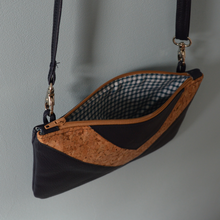 Charger l'image dans la galerie, 2 EXEMPLAIRES EN STOCK Pochette Victoire bleu marine et liège