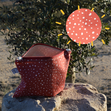 Charger l'image dans la galerie, EN STOCK Pochette de rangement 16x22cm en coton bio - pois blancs sur fond rouge bordeaux