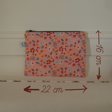 Charger l'image dans la galerie, EN STOCK Pochette de rangement 16x22cm en coton bio - fleurs sur fond rose