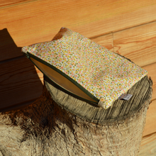 Charger l'image dans la galerie, EN STOCK Pochette de rangement 16x22cm en coton bio - motif liberty à zip kaki