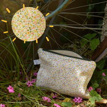 Charger l'image dans la galerie, EN STOCK Pochette de rangement 16x22cm en coton bio - motif liberty à zip kaki