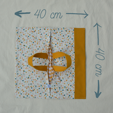 Charger l'image dans la galerie, Sac à tarte à pois multicolores et moutarde / intérieur carreaux vichy jaunes et blancs