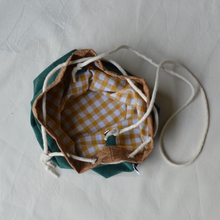 Charger l'image dans la galerie, Commande spéciale réalisée en modèle unique - Sac seau en liège et velours vert bouteille