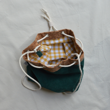 Charger l'image dans la galerie, Commande spéciale réalisée en modèle unique - Sac seau en liège et velours vert bouteille