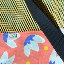 Charger l'image dans la galerie, EN STOCK Sac à tapis de yoga en filet de coton bio - motif nénuphars - sangle bleu marine