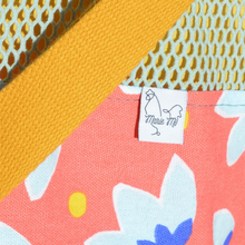 Charger l'image dans la galerie, Sac à tapis de yoga en filet de coton bio - motif nénuphars - sangle jaune moutarde