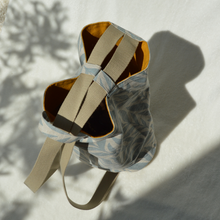 Charger l'image dans la galerie, EN STOCK Sac à dos 2-en-1 en toile de jute et coton - feuillage couleur vert menthe