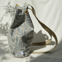 Charger l'image dans la galerie, EN STOCK Sac à dos 2-en-1 en toile de jute et coton - feuillage couleur vert menthe