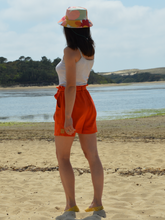 Charger l'image dans la galerie, ÉPUISÉ Short paperbag 100% fait main - crêpe de viscose éco-responsable certifié Ecovero™ - coloris tangerine